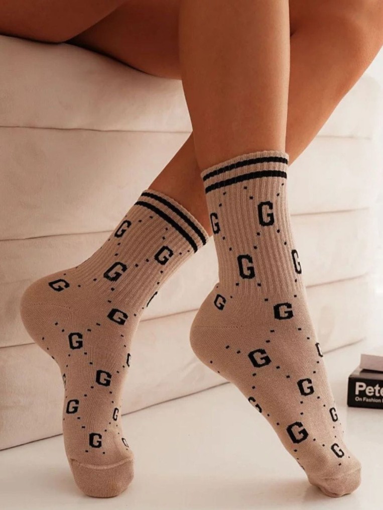 Beżowe Skarpetki Damskie Bawełniane Z Napisem Gg