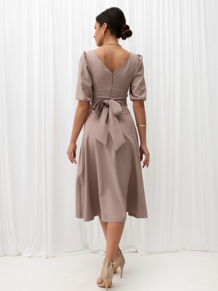 Viki Midi Sukienka Rozkloszowana Mokka Z Dekoltem V