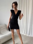  Zirelle czarna sukienka mini z różą bez rękawa