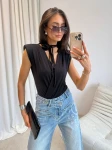  Livi2 wiskozowe zakładane body w kolorze czarnym z różą bez rękawa