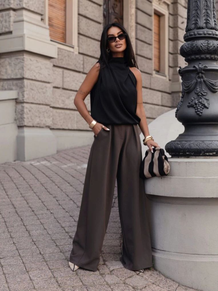 Moon Czarna Bluzka Z Zabudowanym Dekoltem Halter